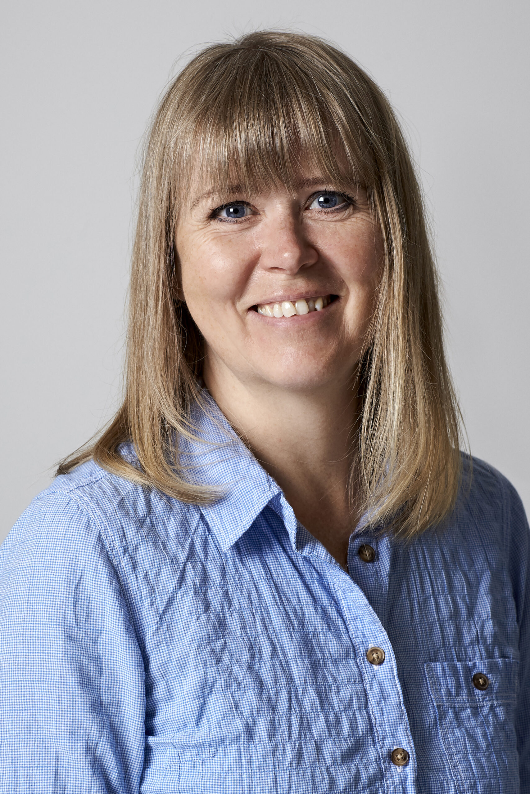 Lone Harlev Kvinde i blå skjorte