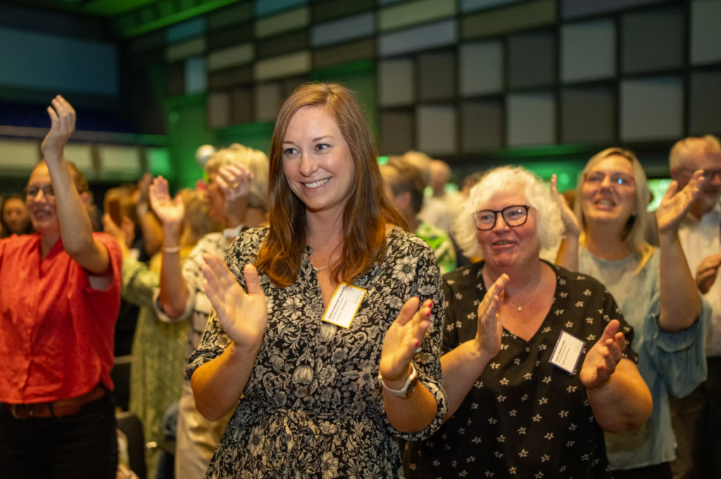 glade mennesker der klapper
