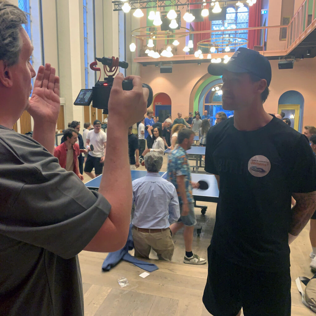 Deltagere spiller rundt-om-bordet i Absalon