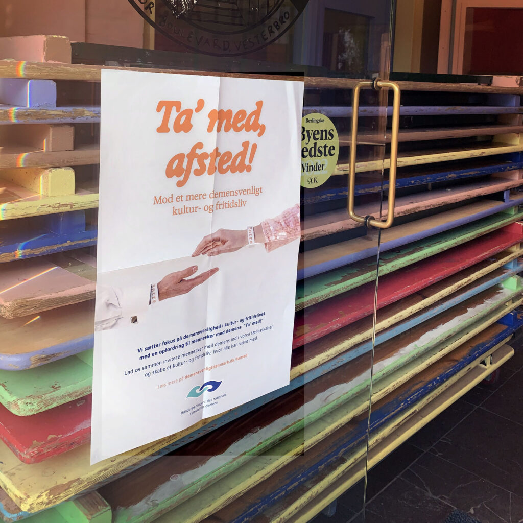 Borde gjort klar til opvisningskamp under Demensugen i Absalon