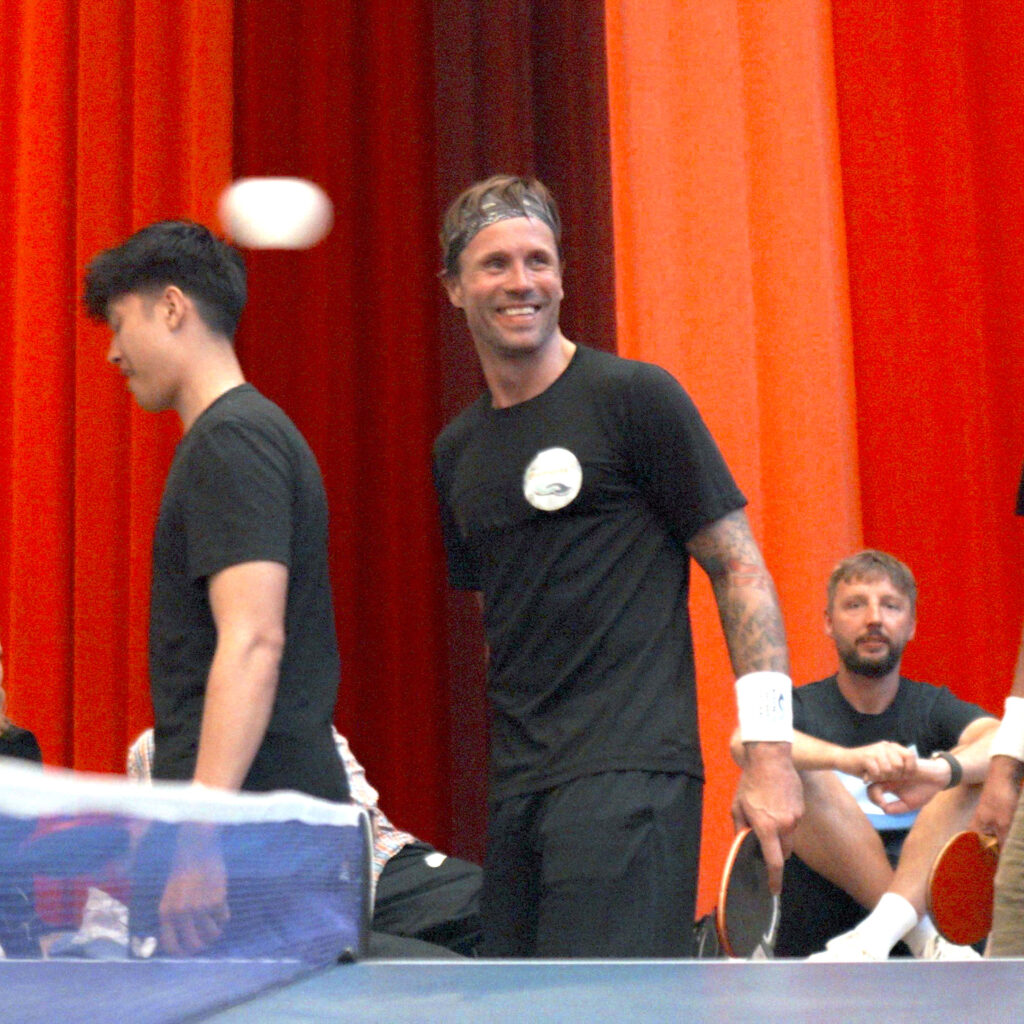 Michael Maze spiller bordtennis i Absalon
